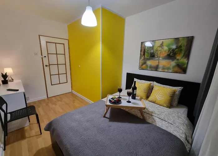 Pokoje Czestochowa * צ'סטוצ'ובה